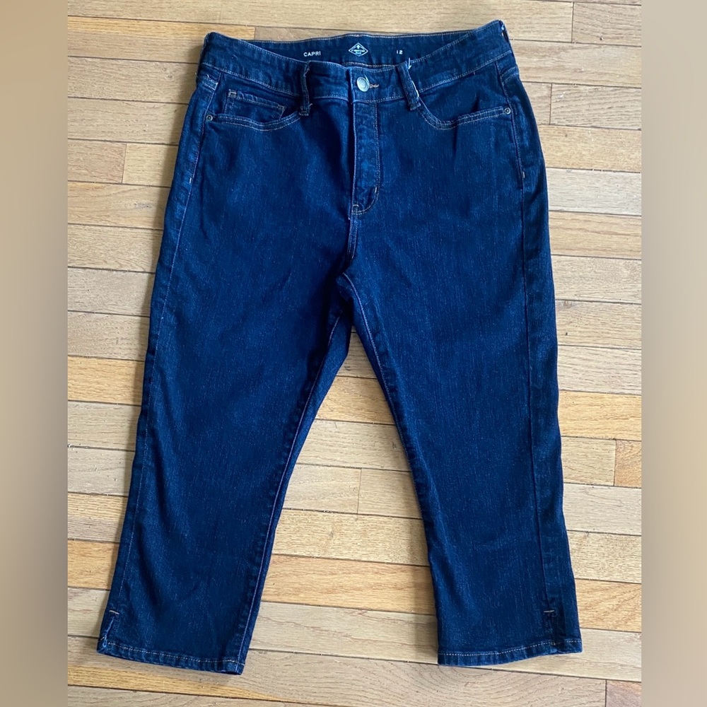 NWOT St John’s Bay Dark Blue Denim Capris